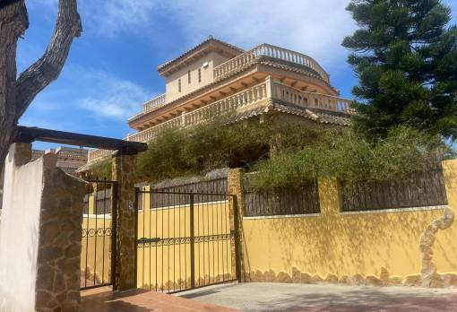 Casa adosada - Venta - Guardamar del Segura - 6001