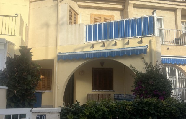 Casa adosada - Venta - Guardamar del Segura - Urbanización Buenavista
