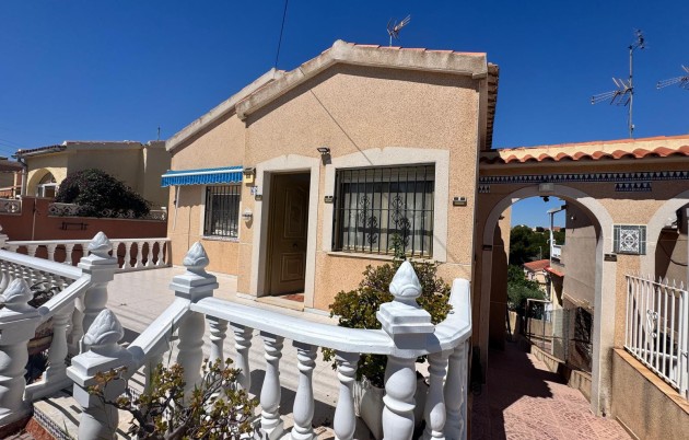Chalet independiente - Venta - San Fulgencio - Urb. La Marina