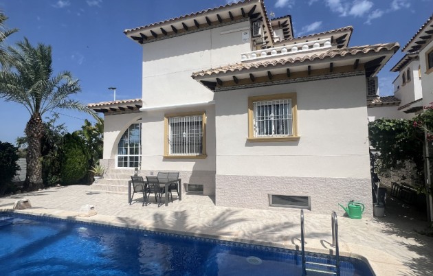 Einfamilienhaus - Sale - Elche - El Pinet 