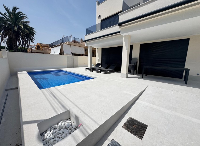 Nueva construcción  - Chalet independiente - Guardamar del Segura - Urbanización Buenavista