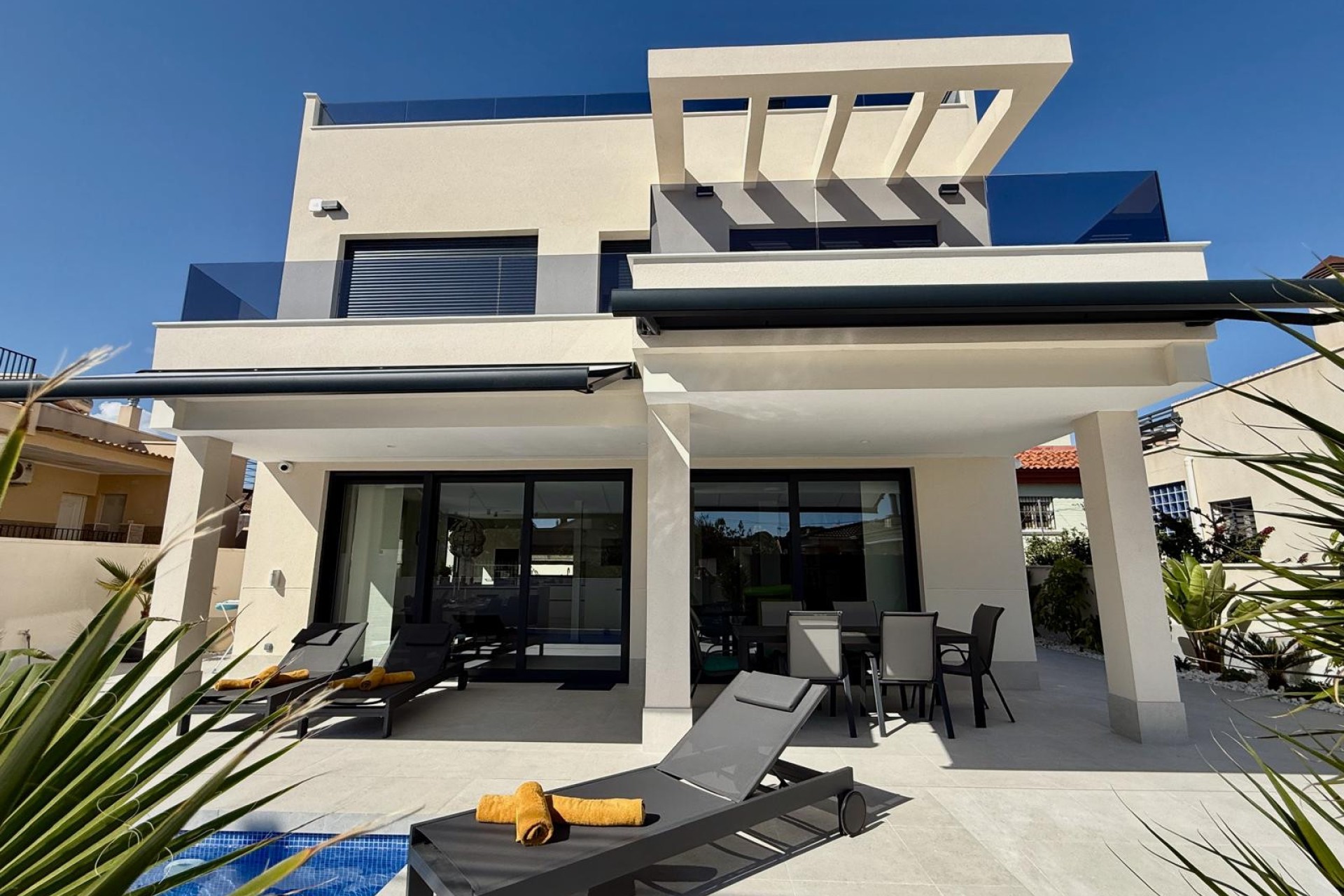 Sale - Detached house - Guardamar del Segura - Urbanization Buenavista