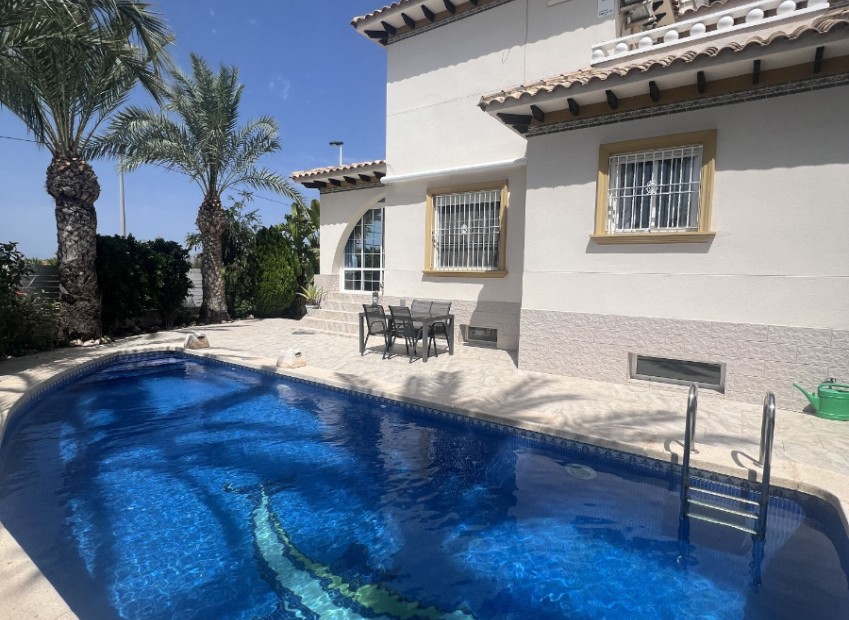Sale - Einfamilienhaus - Elche - El Pinet 