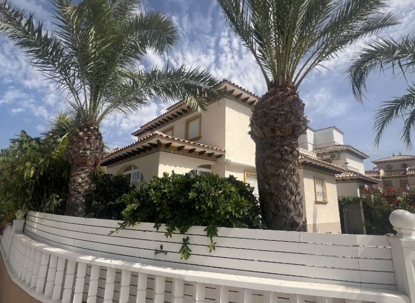 Sale - Einfamilienhaus - Elche - El Pinet 