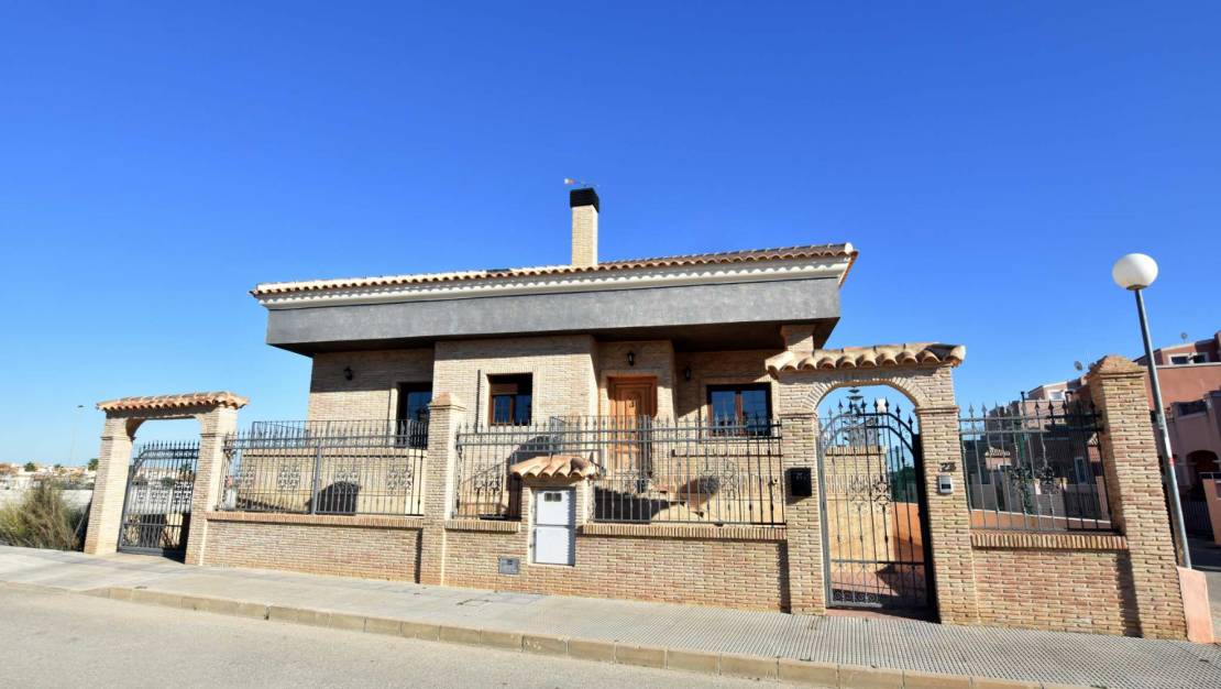 Sale - Einfamilienhaus - Los Montesinos - La Herrada