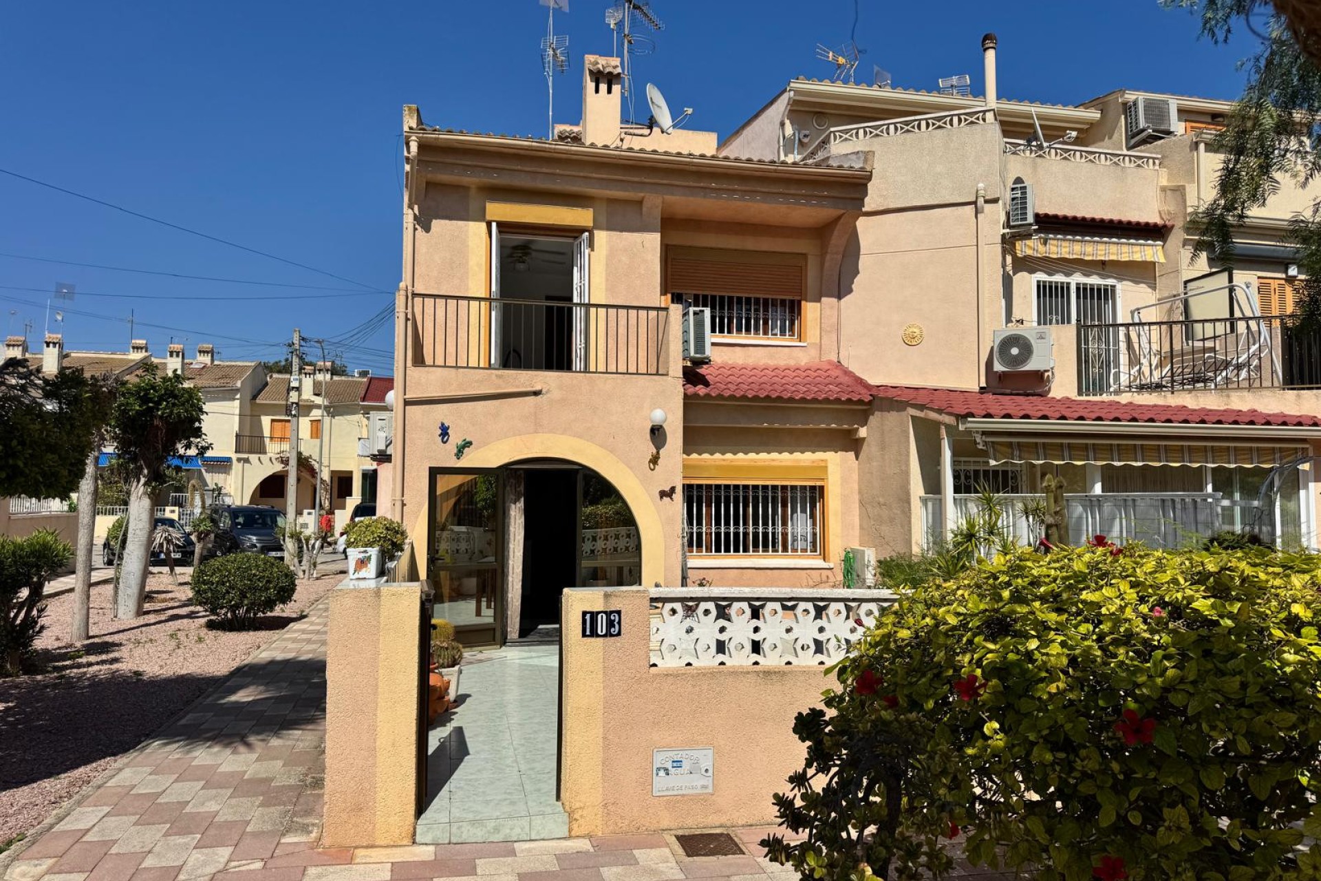 Venta - Casa adosada - Guardamar del Segura - Urbanización Buenavista