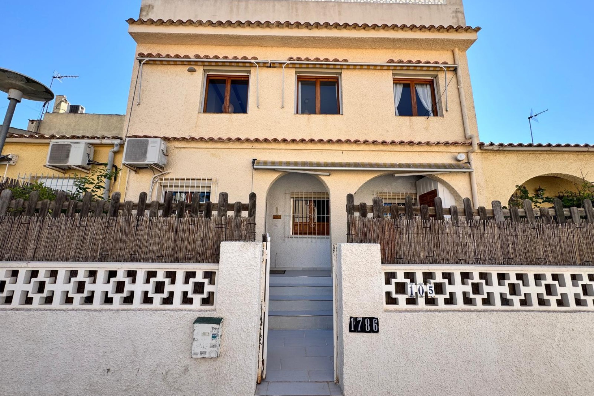 Venta - Casa adosada - San Fulgencio - Urb. La Marina