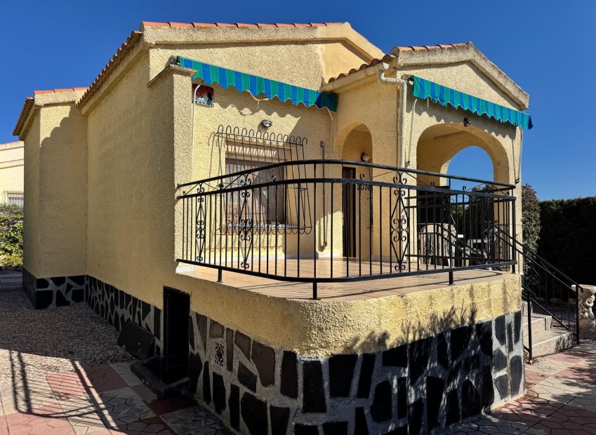 Venta - Chalet independiente - San Fulgencio - Urb. La Marina