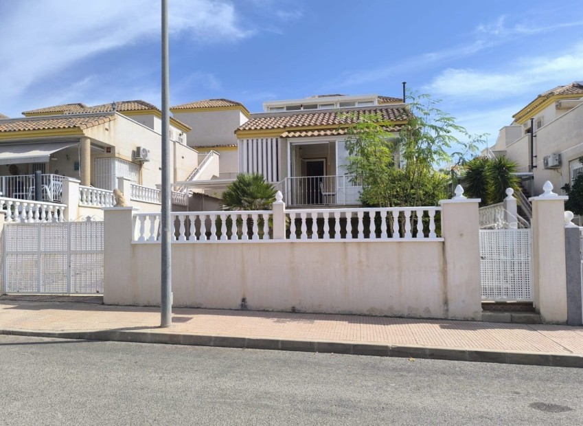 Venta - Chalet independiente - San Fulgencio - Urb. La Marina
