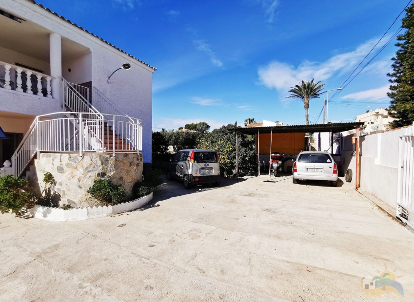 Venta - Chalet independiente - San Fulgencio - Urb. Oasis