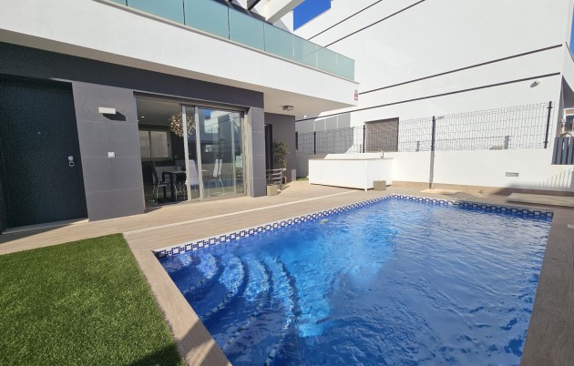 Sale - Villa - Orihuela - Villamartin