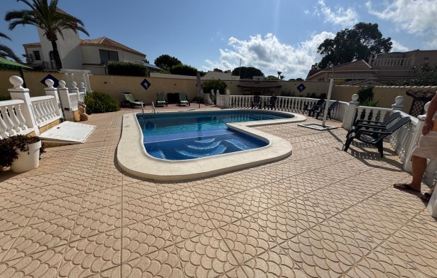 Sale - Villa - Torrevieja - North Torrevieja