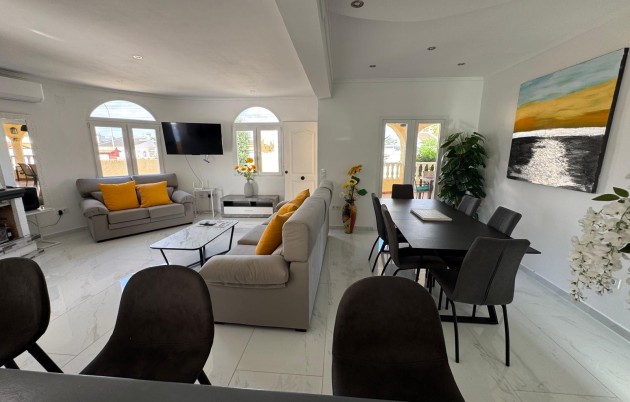 Sale - Villa - Torrevieja - North Torrevieja