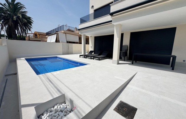 Sale - Detached house - Guardamar del Segura - Urbanization Buenavista