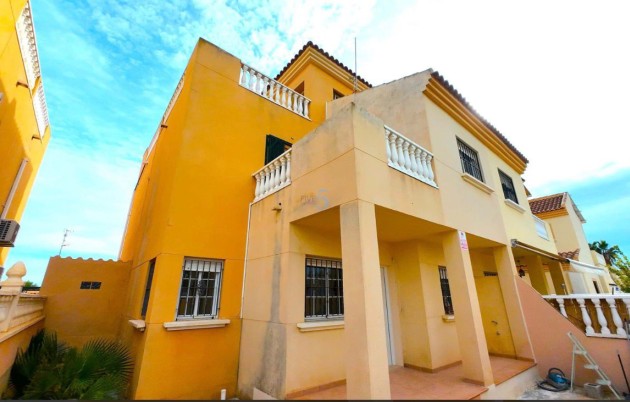 Venta - Casa adosada - Torrevieja - Centro de Torrevieja