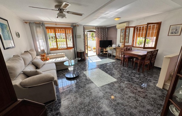 Sale - Reihenhaus - Guardamar del Segura - Urbanisation Buenavista