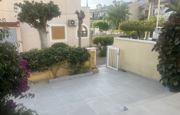 Sale - Terraced house - Guardamar del Segura - Urbanization Buenavista