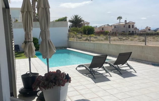 Sale - Detached house - San Fulgencio - Urb. La Marina