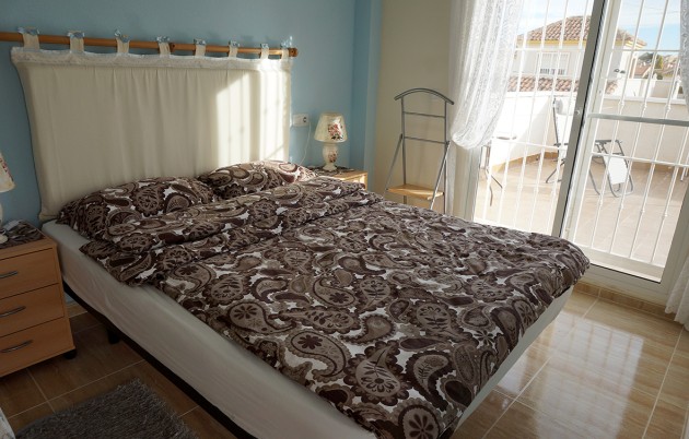 Venta - Chalet independiente - San Fulgencio - Urb. La Marina